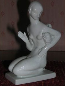 Pige med fisk. H. 24 cm  Kr. 2600.-