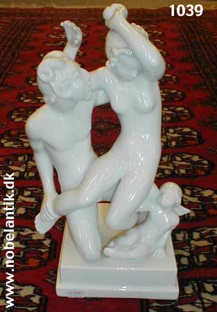 Satyr og nymphe. (Hvid), - H  27,5 cm. - 3500.-