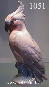 Kakadue, - H. 24.0 cm. - 4500.-