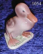 �lling p� plint, - H. 12.7 cm. - 1100.-