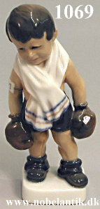 D�dsbokseren nr 1069 - H. 14.5 cm - 2400.-