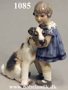 Pige med hund nr 1085 - H. 20 cm - 4200.-