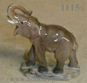 Elefant p� konsol, - H. 7.4 cm. - 750.-