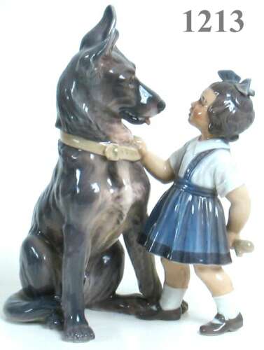 Pige med hund, - H. 25.0 cm. - 4600.-