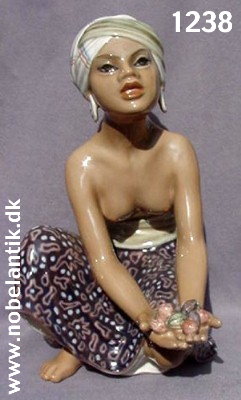 Dahl Jensen orientalsk frugts�lgerske - H. 21 cm -   8800.-