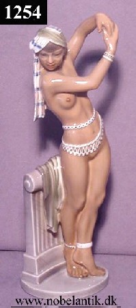 Marokkansk Danserinde, - H. 28,0 cm. - 14500.-