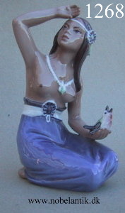 Hawaiipige med fugl, - H. 16,5 cm. - 9800.-