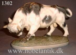 Tyr. - H. 12.5 cm. L. 21. cm - 2500.-