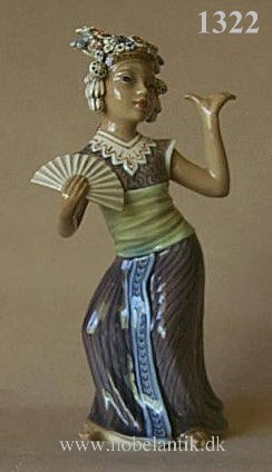 Aju Sitra, - H. 18,8 cm. - 5100.-