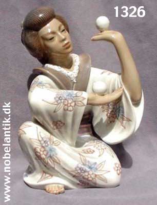 Japansk jongl�rpige, - H.  18.0 cm. - 6800.-