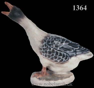 Gase. H. 11 cm.  kr 1100.-